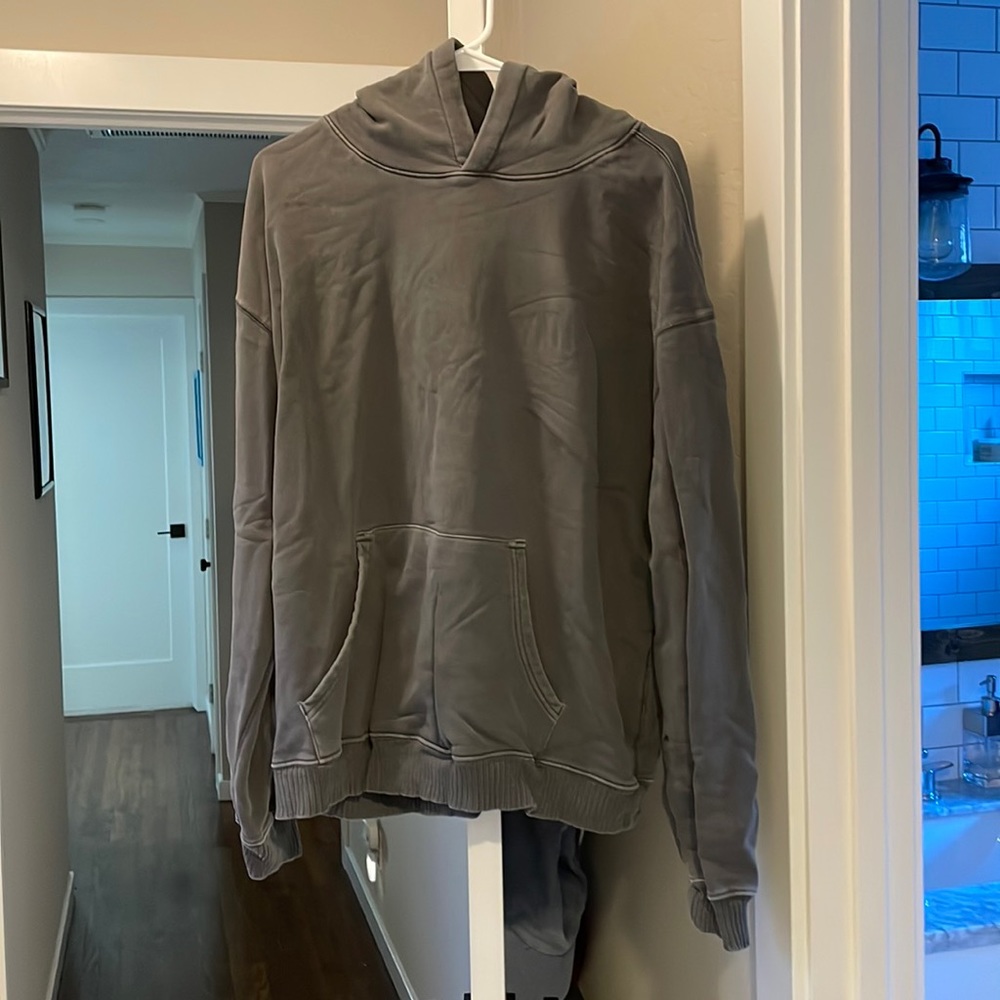ELWOOD luxury brand sweatshirt size large.
